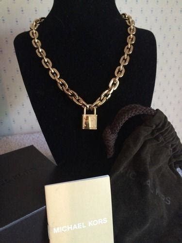 michael kors kette mkj3325710|New Michael Kors Gold Logo Padlock Toggle Chain Necklace .